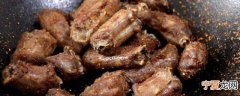 鸭脖放一晚上还能吃吗 鸭脖放一晚上还可以食用吗