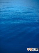 海水为什么是蓝的，晴天时海水为什么是蓝色的
