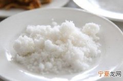 食盐受潮结块还能吃吗 食盐受潮结块还能吃吗图片