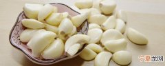 生吃大蒜能治便秘吗 生吃大蒜可不可以治便秘呢