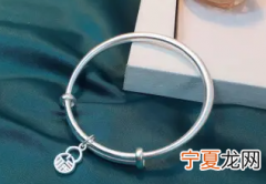 带银手镯的意义，女孩子戴银手镯代表什么意思