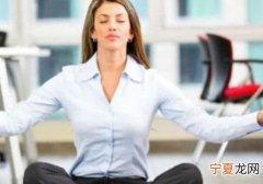 84消毒液染到黑裤上用什么可以洗掉 84消毒液把黑色裤子染了怎么办呢
