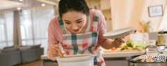 炖腿骨放什么好吃 猪腿骨和什么在一起炖好吃