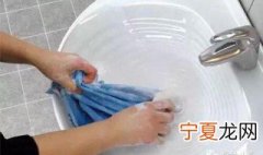 梦见洗衣服用手洗 预示着会发生什么好事