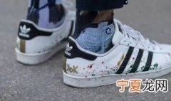 怎样清理鞋底试穿痕迹 清理鞋底试穿痕迹的方法