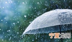 适合雨天发的简短句子精选图片 适合雨天发的简短句子精选