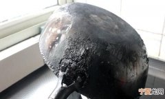 鸡蛋粘锅底怎么去除，鸡蛋炒糊了锅怎么清洗
