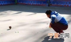 如何正确抽陀螺 抽陀螺的方法如下