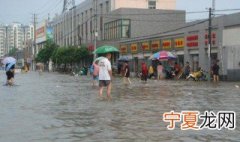 梦见地上都是雨水什么意思 梦见地上都是雨水什么意思呀