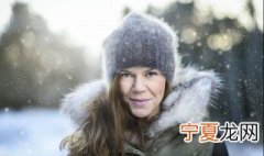羊毛大衣掉毛严重如何处理 羊羔毛大衣掉毛严重如何处理