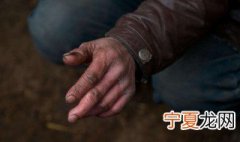 冬天手干燥开裂怎么办 只能多擦润手霜吗