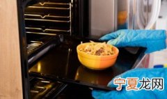 烤盘能不能直接放食物 烤箱的烤盘可以直接放食物吗