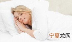 梦见掉河里了自己又爬出来了 梦见自己掉河里又爬出来有什么说法