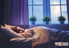 小孩子晚上睡觉不关灯有什么危害 晚上睡觉不关灯有什么危害