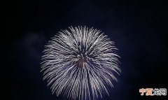 节日的焰火打一成语