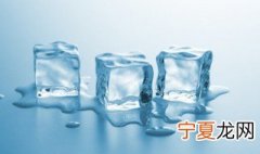 冰格里的冰怎么取出来 怎样快速将冰格冰取出?