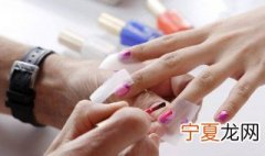 简单美甲步骤 关于美甲的简单步骤