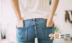 清洗牛仔裤固色方法 具体需要怎么操作
