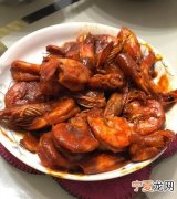 焖大虾是什么地方的菜，松哥油焖大虾是用什么虾做的材料
