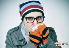 吹空调晚上睡觉鼻子不通气是什么原因 晚上睡觉鼻子不通气是什么原因