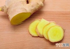 月经少可以用姜泡脚吗 月经量少经期可以每天用姜泡脚吗