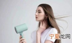 女生吹风机吹头发技巧 用吹风机吹头发的方法与技巧
