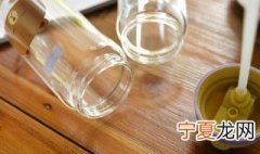 怎样去除杯子里的异味 去除杯子里的异味的方法