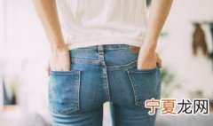 有洞洞的牛仔裤叫什么 牛仔裤上有洞的叫什么裤子