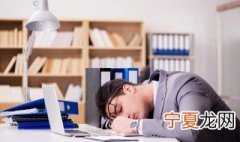 桌子上马克笔怎么去除 如何清除桌子上的马克笔