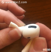 如何在airpods pro上更换耳塞并找出最合适的尺寸