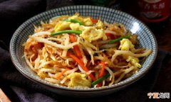 怎么做西红柿鸡蛋炒饼，鸡蛋豆芽炒饼丝的做法