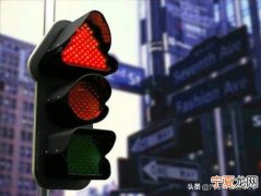 男的说闯红灯什么意思 男友说闯红灯啥意思
