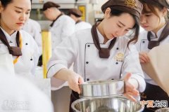 天津烘焙学校哪里最正规 天津西点烘焙专业学校排行榜