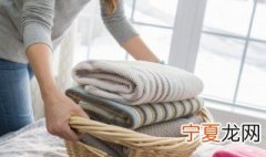 衣柜里的衣服怎样清洗才能干净 怎样清洗衣柜里的衣服
