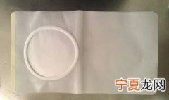 膏药怎么洗掉衣服上的 衣服上粘上膏药怎么能洗下去
