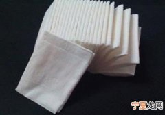 卫生巾上面垫纸好吗 卫生巾上垫纸巾好吗