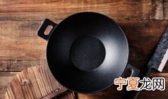不粘锅划了一道痕还能用吗 不粘锅有划痕还能用吗