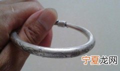 银手镯变黑了如何冼白 镯子洗白的方法