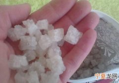 粗盐热敷的好处 粗盐热敷的好处与作用 这些你不知道
