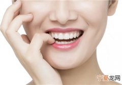 牙齿黄吃什么可以变白 牙齿黄吃什么可以变白色