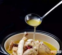 炖鸡汤10人9错,大厨教你一招,汤鲜味美,好喝不腥又营养