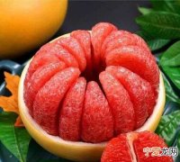 泰国三红柚好吃，小区树上的柚子能吃