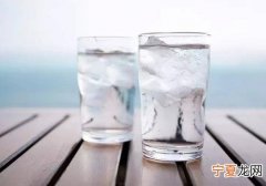 每天早上晚上都用盐水刷牙好吗 用盐水刷牙好吗