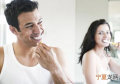 冬天刷牙用什么水最好 夏天用什么水刷牙