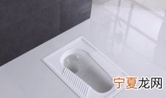 蹲便器发黄污渍怎么去除 卫生间蹲便器发黄怎么清洗