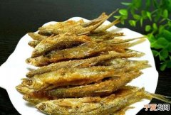不管煎什么鱼,多加这一步,不破皮、不粘锅,还没有腥味