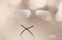 眼镜可以用水洗吗 眼镜可以用水洗吗?