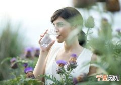 喝热水能治疗感冒吗 喝热水能治感冒吗