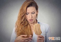 女人经常掉头发是怎么回事 女人经常掉头发是怎么回事吃点什么药