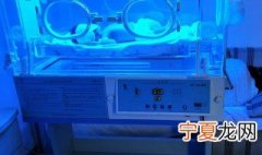 烤蓝光宝宝总哭怎么办 宝宝烤蓝光一直哭怎么办